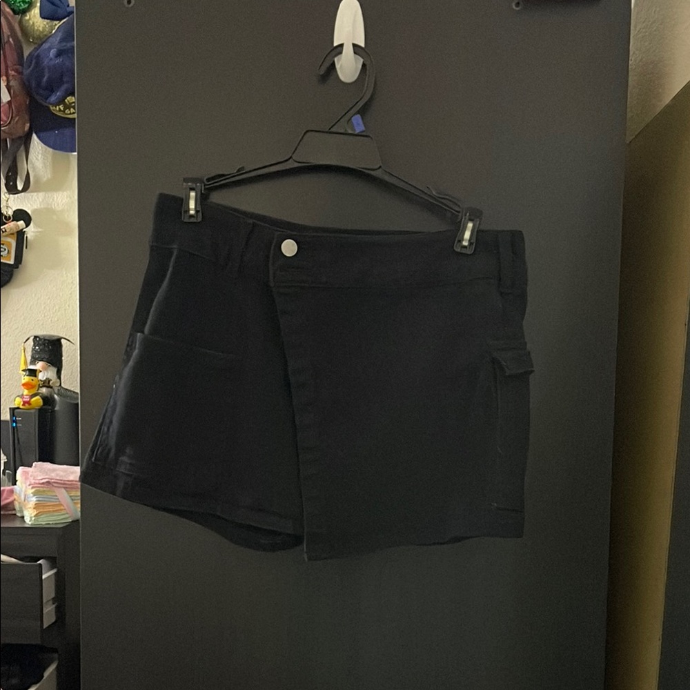 No Boundaries Black Skorts Casual Style